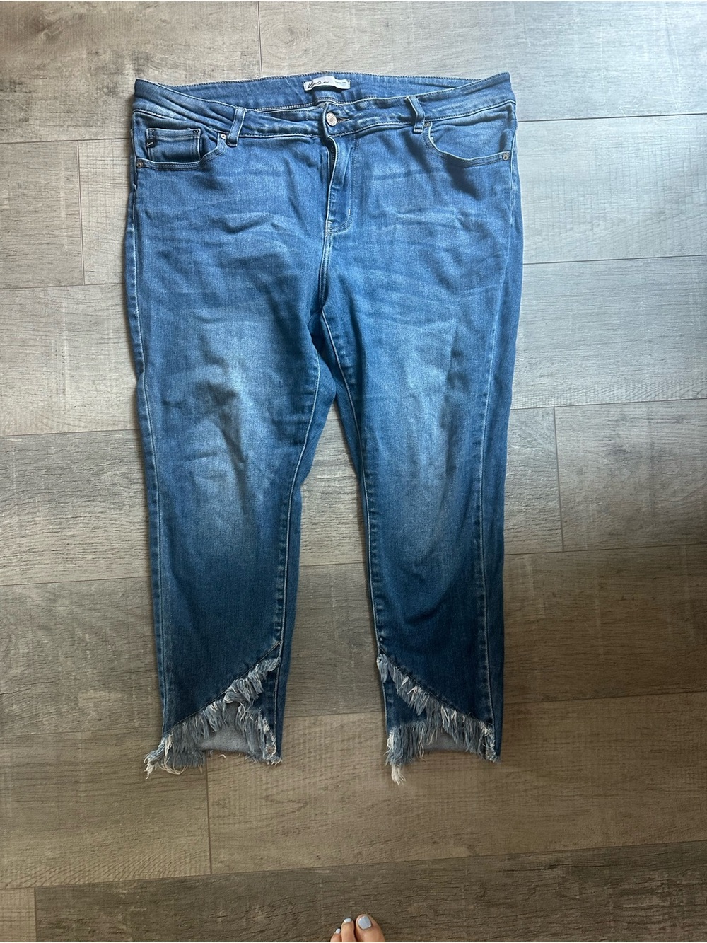 KanCan Blue Frayed Hem Ankle Cropped Jeans